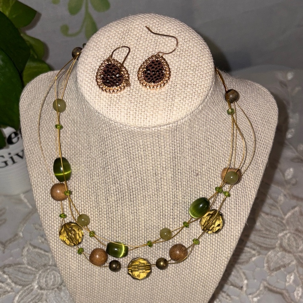Chic Gold and Green Beaded Necklace Set